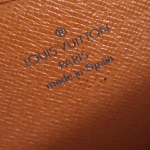 Louis Vuitton Monogram Zippy Wallet - Picture 14 of 15